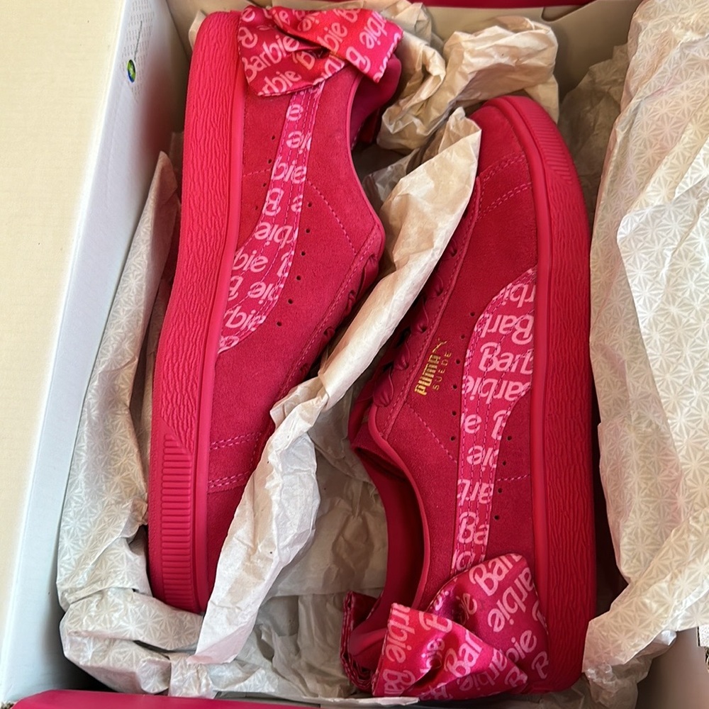 Suede classic x Barbie puma shoes only no Barbie doll - Picture 4 of 13